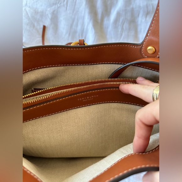 Tory Burch Miller Bucket Bag- like new - Picture 6 of 7